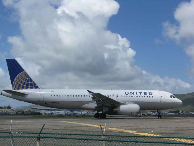 United taxing into position
